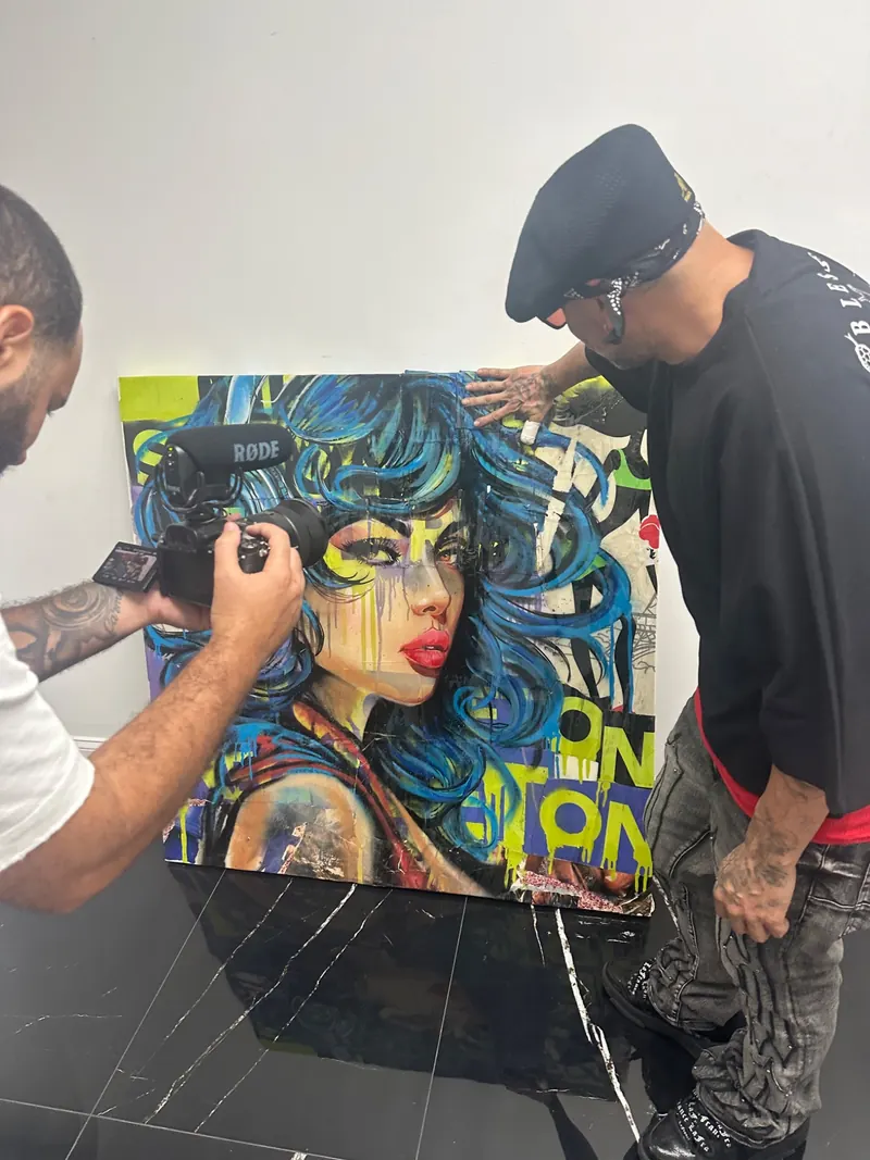 Rayne3xl pintando en vivo